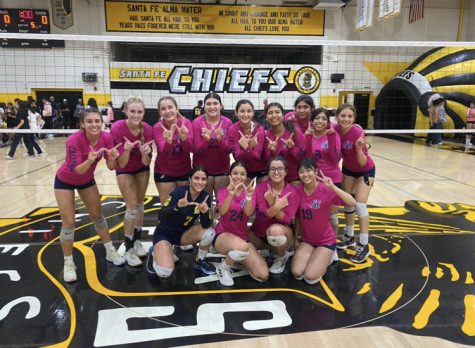Girls Varsity Volleyball Takes League Title!